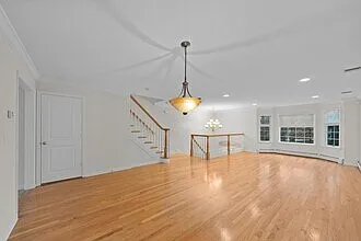 22 Airmount Ave
