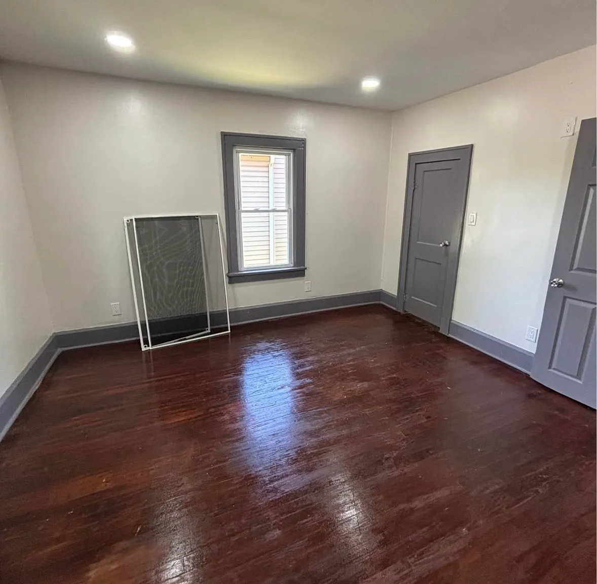3 bed, 2340 sqft, $1,000 — Photo 3