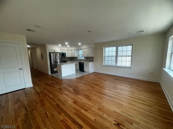 52 Montrose Ter Floor 3, Irvington, NJ 07111