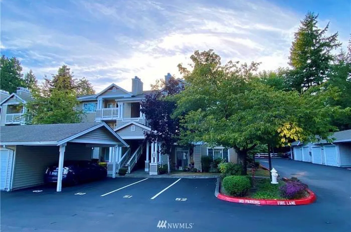 1 bed, 745 sqft, $2,300 — Photo 3
