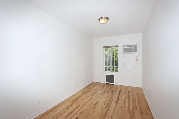 Rented by Nooklyn NYC LLC | media 18