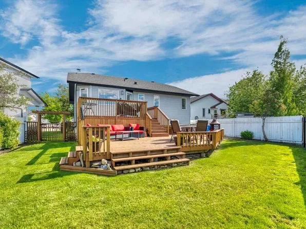 9 S Madison Ct, Strathmore, AB T1P 1M5