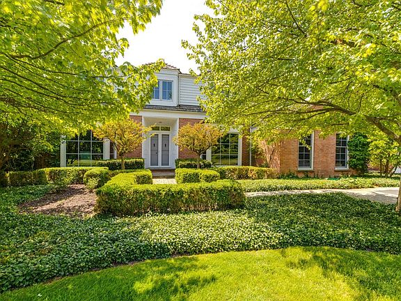 2nd image of 901 Spring Ln
