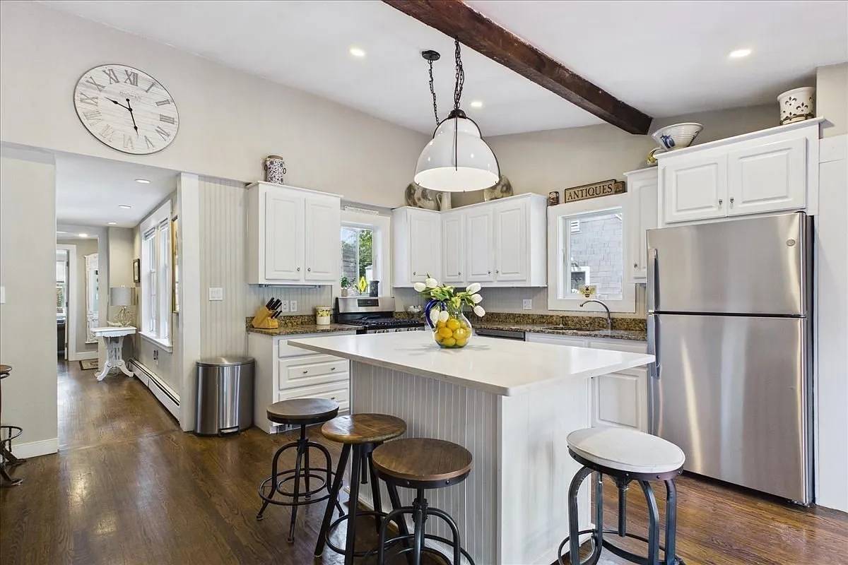 3 bed, 1.5 bath, 1176 sqft, $3,500 — Photo 4