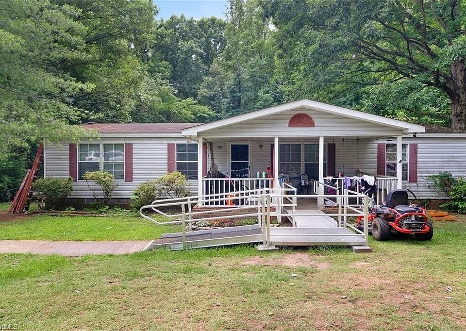 1st image of 1040 Kelly Dr