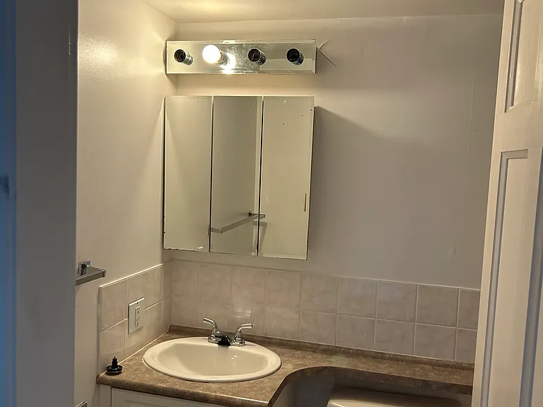 150 21st St #102 — Photo 18