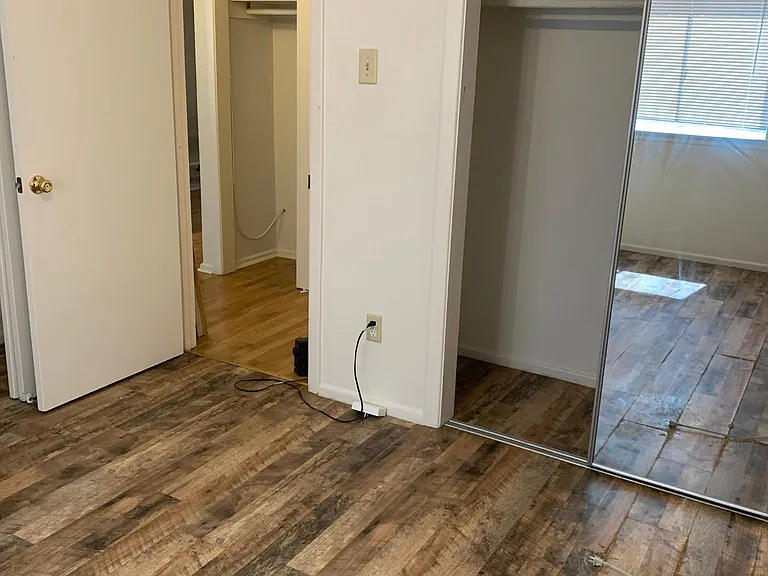 334 E Polk St #2/1 — Photo 3