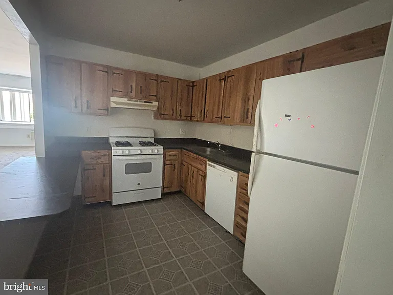 2419 Tremont St #B — Photo 1