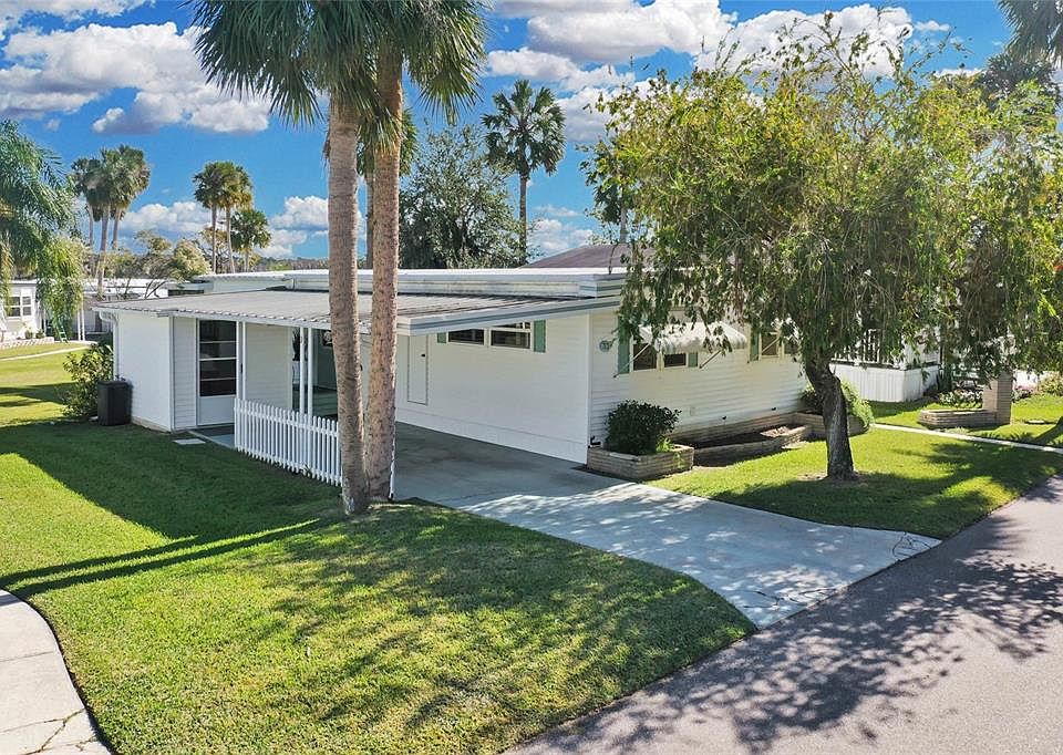 1st image of 33 COCOS PLUMOSA DRIVE