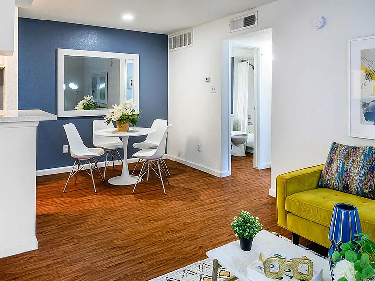 The Daphne Apartments — Photo 1