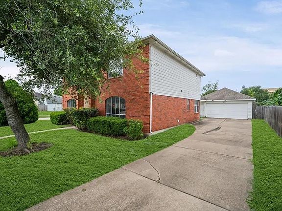 3rd image of 9366 Corner Oaks Ln
