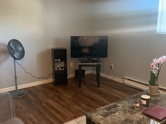 3rd image of 643 Providence St #404bb7dd8