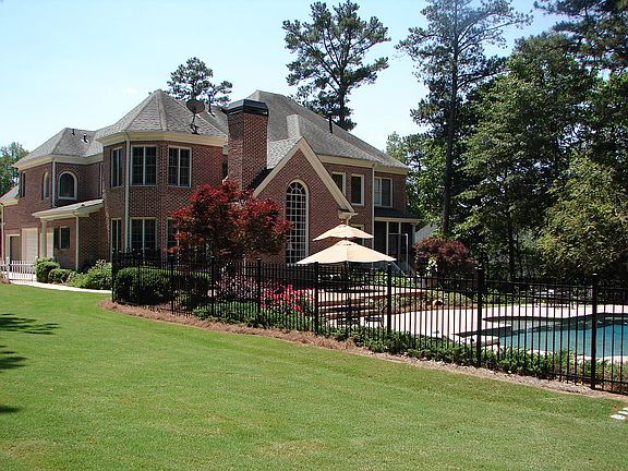 4th image of 740 Hallbrook Ct