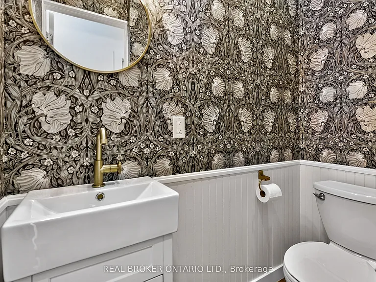 14 Mortimer Ave — Photo 16