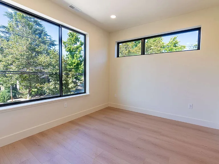 822 W 22nd Ave — Photo 50