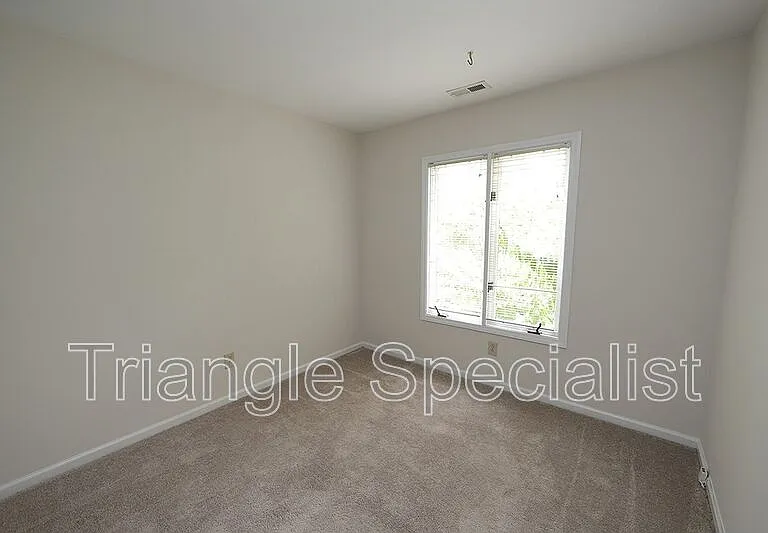 112 Mossbark Ln — Photo 11