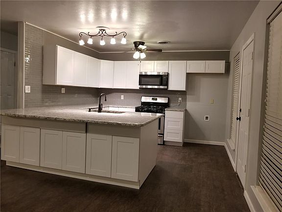 5th image of 904 Elizabeth Blvd