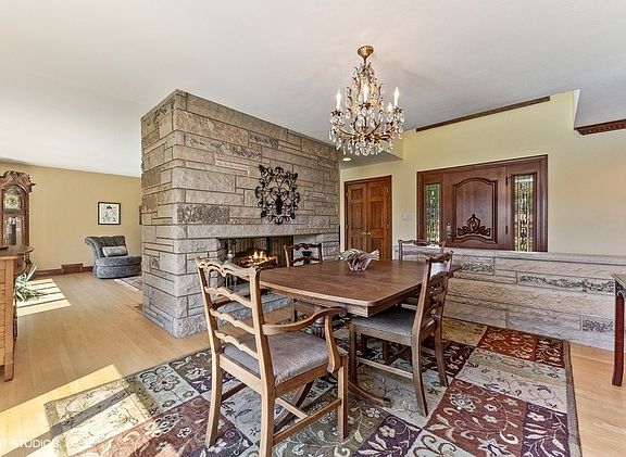 3rd image of 9 Woodridge Dr