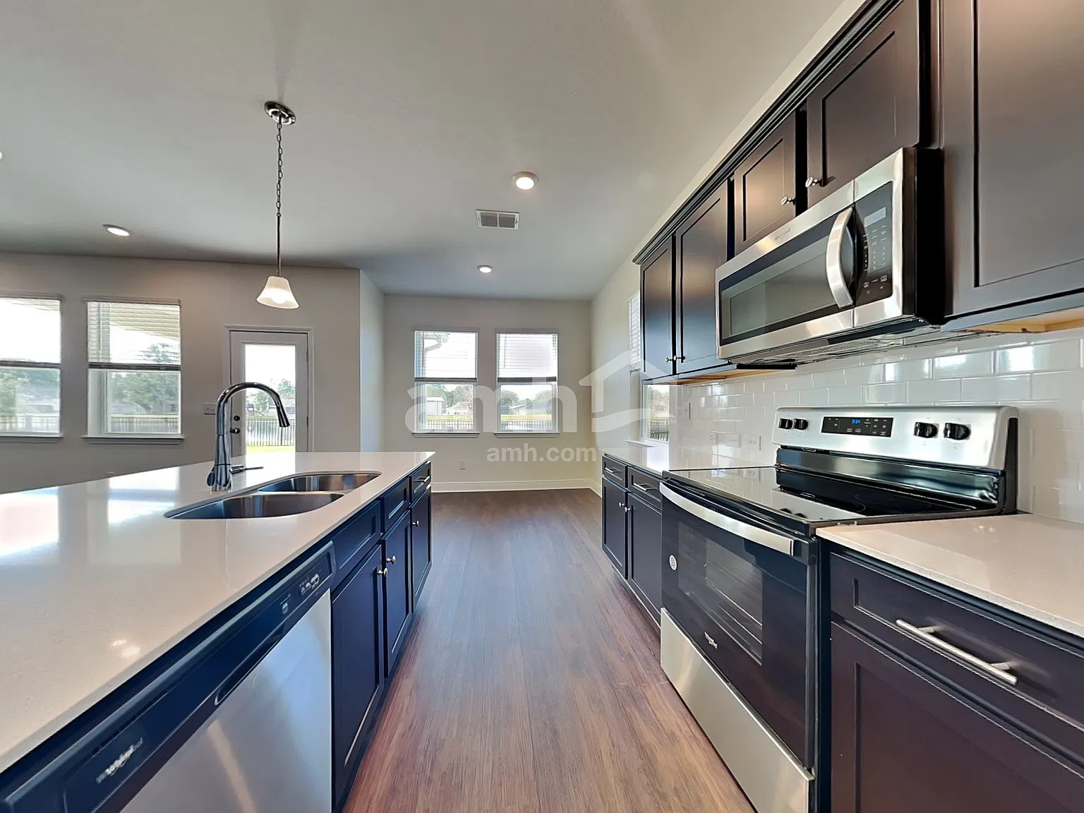 5 bed, 3.0 bath, 2525 sqft, $3,185 — Photo 4