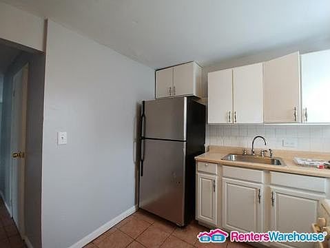 2nd image of 813 E 153rd St