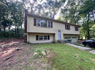 84 Sleepy Hollow Rd, Niantic, CT 06357