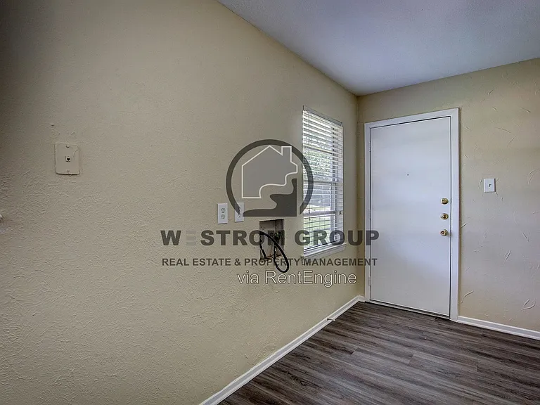 820 Collin Dr — Photo 16