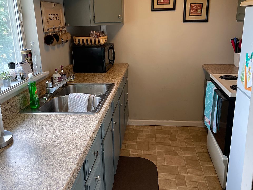 1st image of 33 Orchard Ln #33