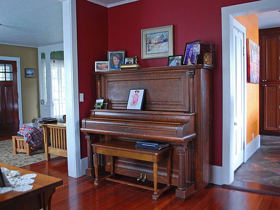 Piano parlor 