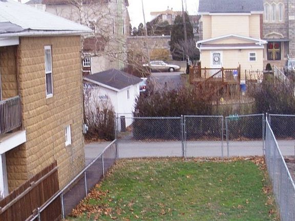 Large Fenced Yard