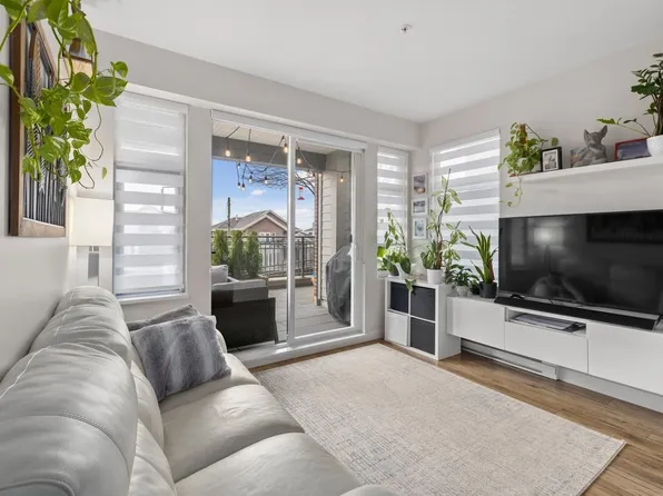 963 Charland Ave #2102, Coquitlam, BC V3K 0E2