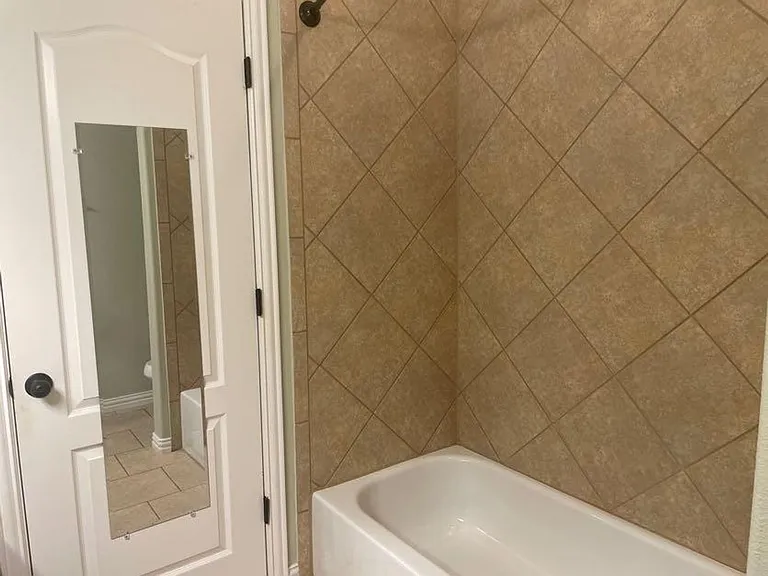 2444 Sunderland Ln — Photo 11