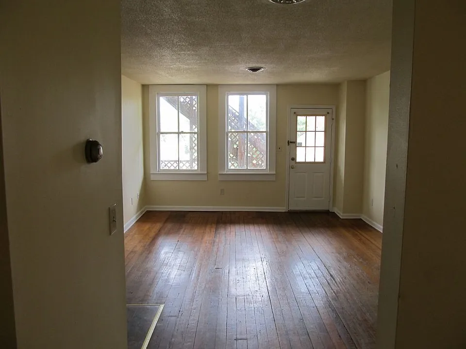 807 Caroline St #2