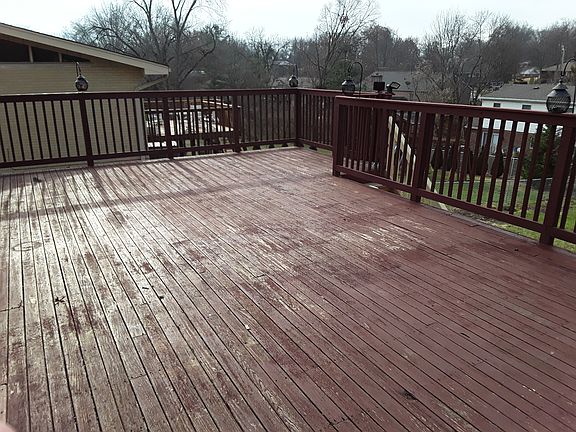 4th image of 989 Villa Dr