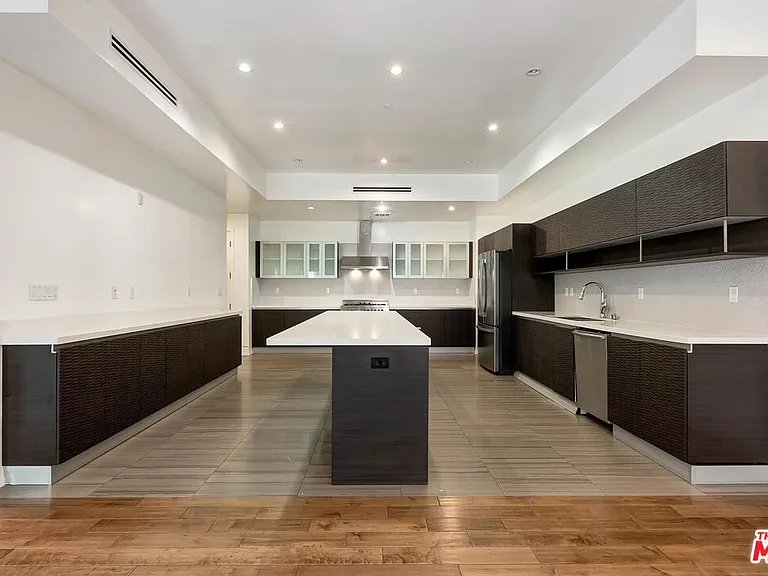225 S Hamilton Dr #106 — Photo 8