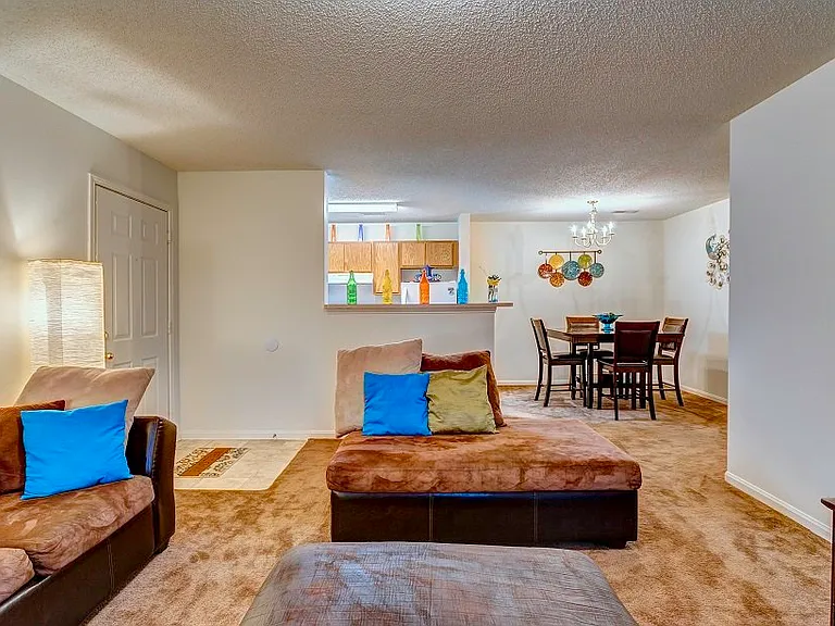 Miller Town Apartments — Photo 19