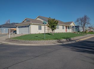 1141 Hawk Dr, Central Pt, OR 97502