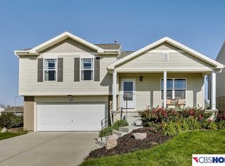 8968 Read St, Omaha, NE 68122