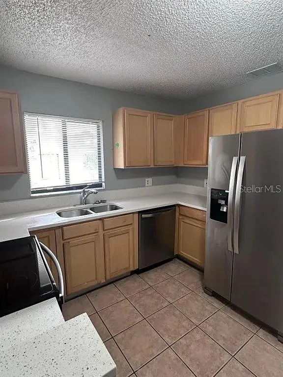 2 bed, 2.0 bath, 1021 sqft, $1,400 — Photo 2