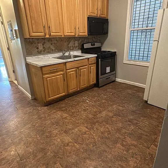 457 Hawthorne Ave #1 — Photo 1