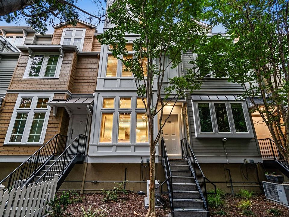 1st image of 229 Kentdale Pl
