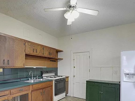 5th image of 432 Dewey St APT 1