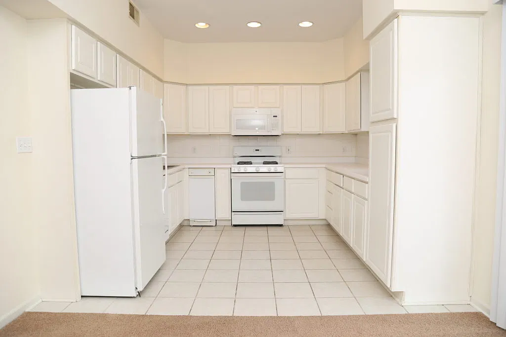 2 bed, 1500 sqft, $1,500 — Photo 4