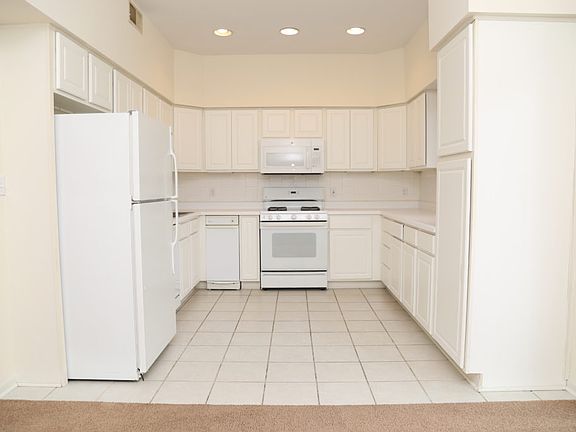 4th image of 2905 Clover Way APT D