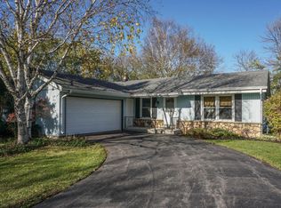 146 Chestnut Ridge Dr, Hartland, WI 53029
