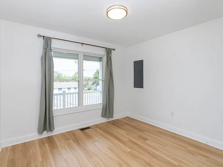 562 N Bayard Ave — Photo 46