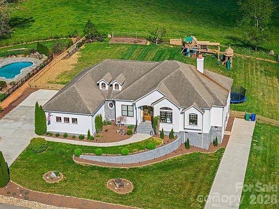 3rd image of 54 Mountain Shadows Dr