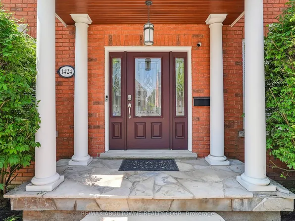 1424 The Links Dr, Oakville, ON L6M 2N9