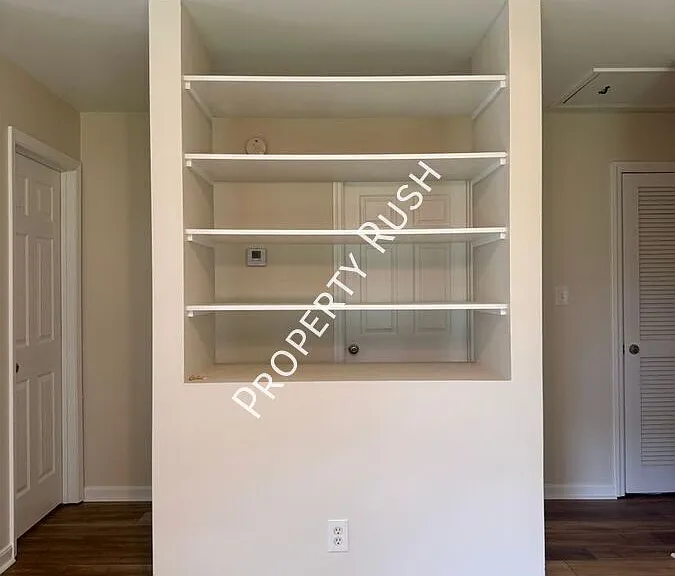 709 N Holly St — Photo 7