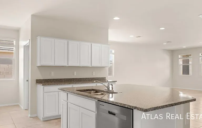 1168 W Castle Ct — Photo 7