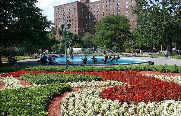 1579 Metropolitan Ave #2A